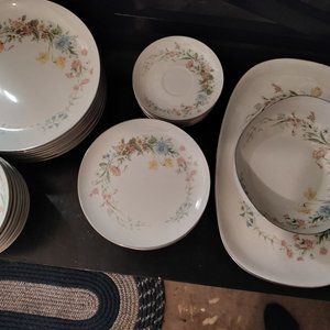 Set of 2 Premiere Fine China BERKSHIRE CUPS & SAUCERS MD104 (4 pieces)